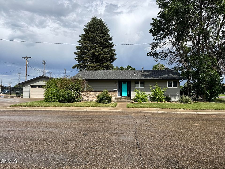 1st image of 820 9th Ave SW