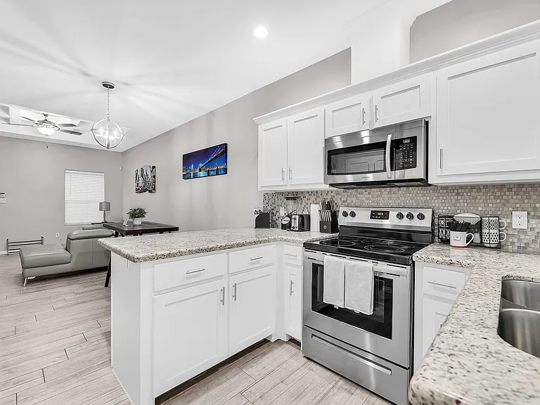 2100 W Harrison St #3 — Photo 3