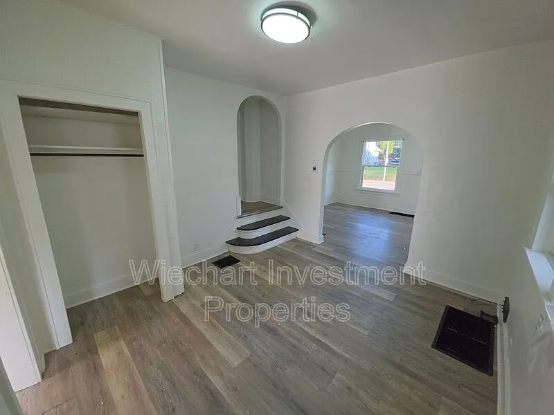 2 bed, 1.0 bath, $1,095 — Photo 4