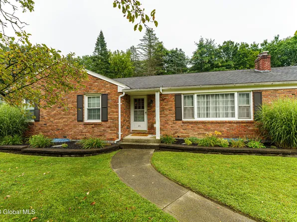 26 Brian Court, Troy, NY 12182