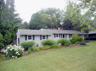 38W330 Heatherfield Dr, Elgin, IL 60124