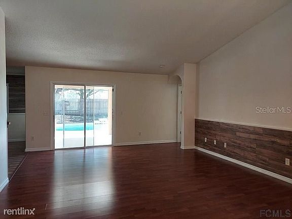 2nd image of 30 Butterfield Pl