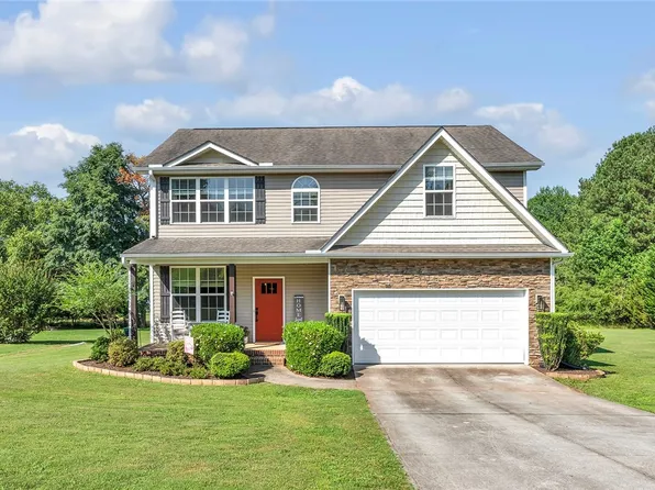221 Saddlebrook Ave, Pickens, SC 29671