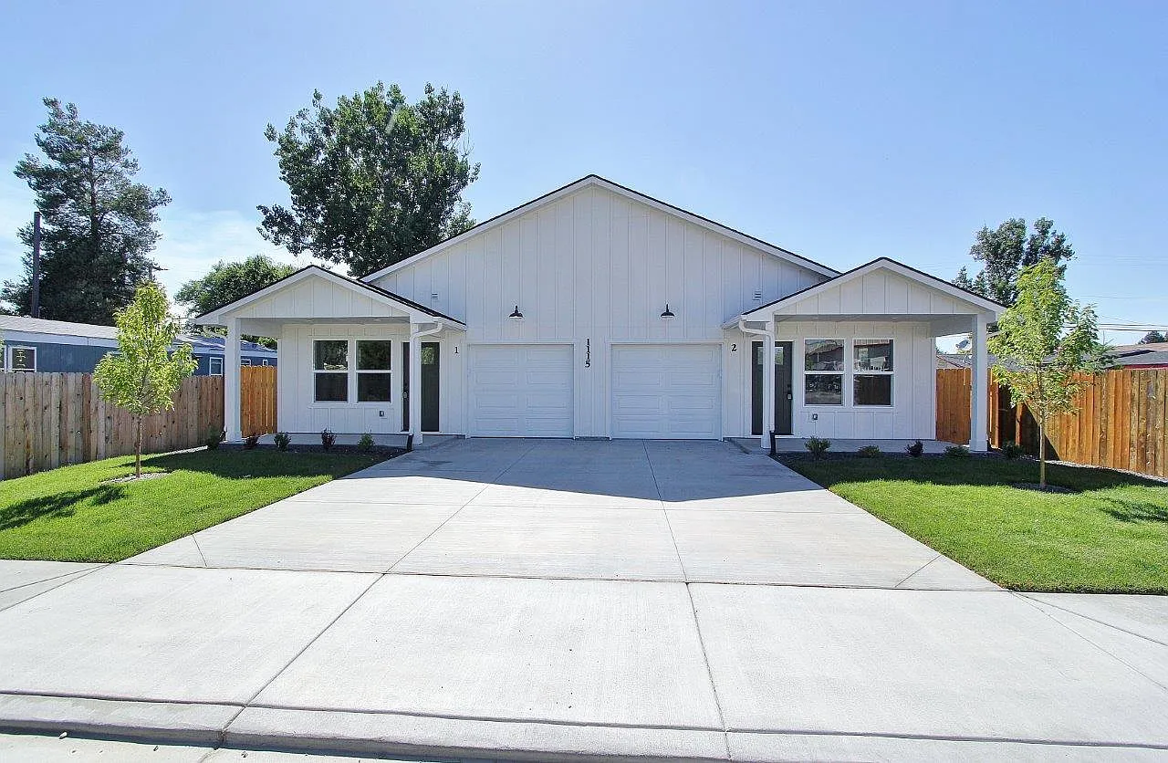 3 bed, 1091 sqft, $1,885 — Photo 2