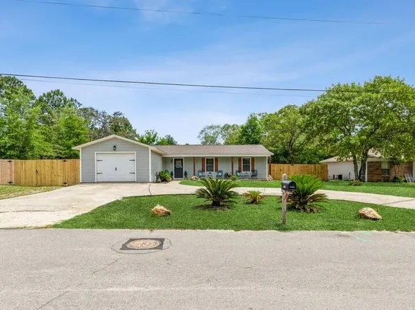 305 Morgan Ln, Mary Esther, FL 32569