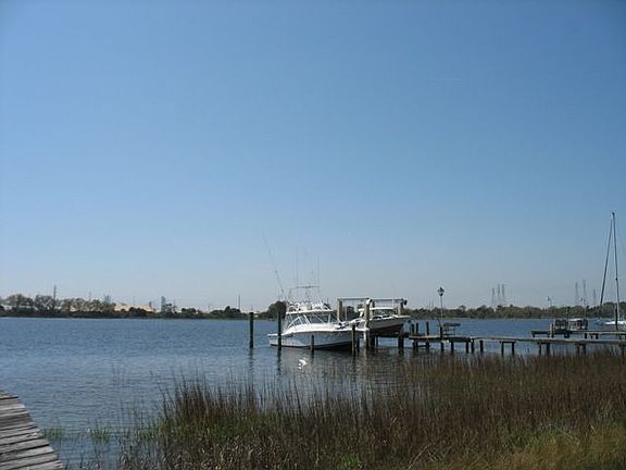 5th image of 5708 Heckscher Dr