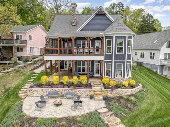 602 Shoreline Rd, New London, NC 28127