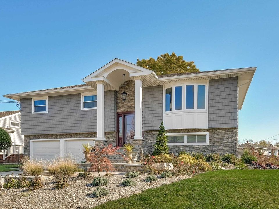 1st image of 33 Pebble Ln