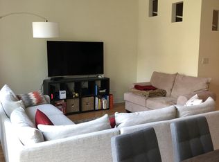 2516 N Willetts Ct APT 2A, Chicago, IL 60647