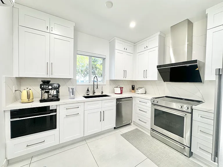 7800 SW 57th Ct — Photo 9