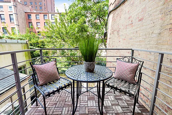 Sold by Compass | media 3