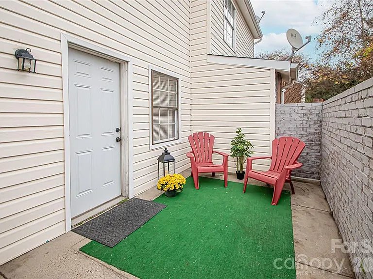 8839 Hunter Ridge Dr — Photo 3