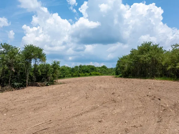 555 New Era Bluff Rd, Linden, TN 37096