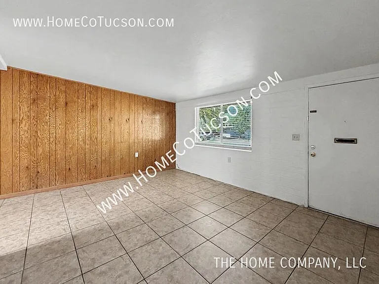 1430 E Iowa Dr — Photo 3