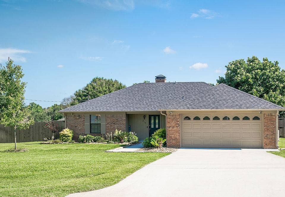 1st image of 210 Windridge Dr
