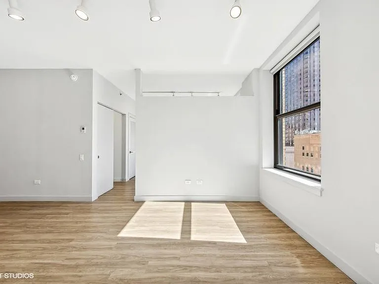 330 S. Wells St — Photo 22