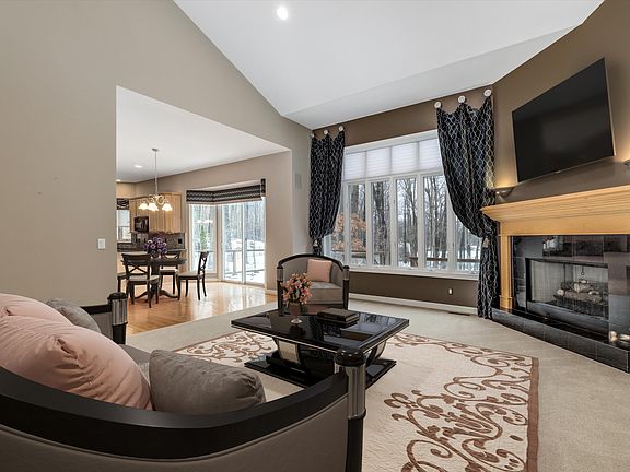 4th image of 2377 Cumberland Dr