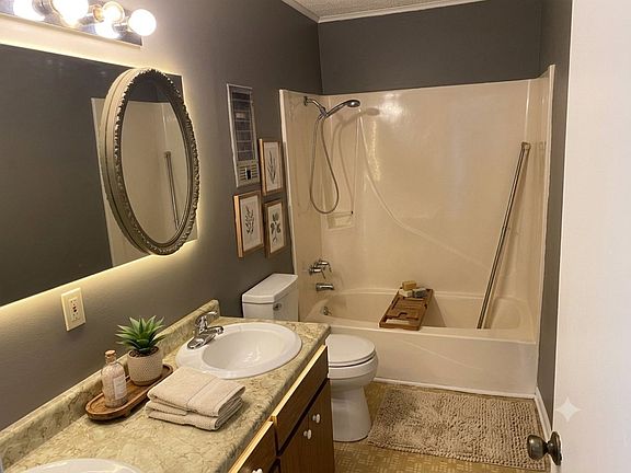 4th image of 800 Crestview Dr #7