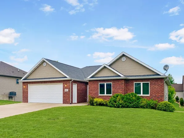 6111 Lynbrook Dr, Dubuque, IA 52002