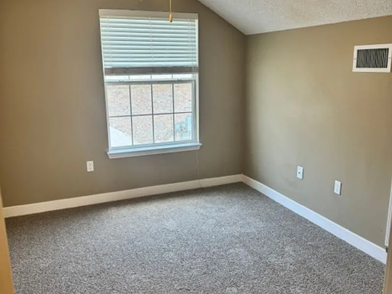 712 Denise Dr — Photo 31