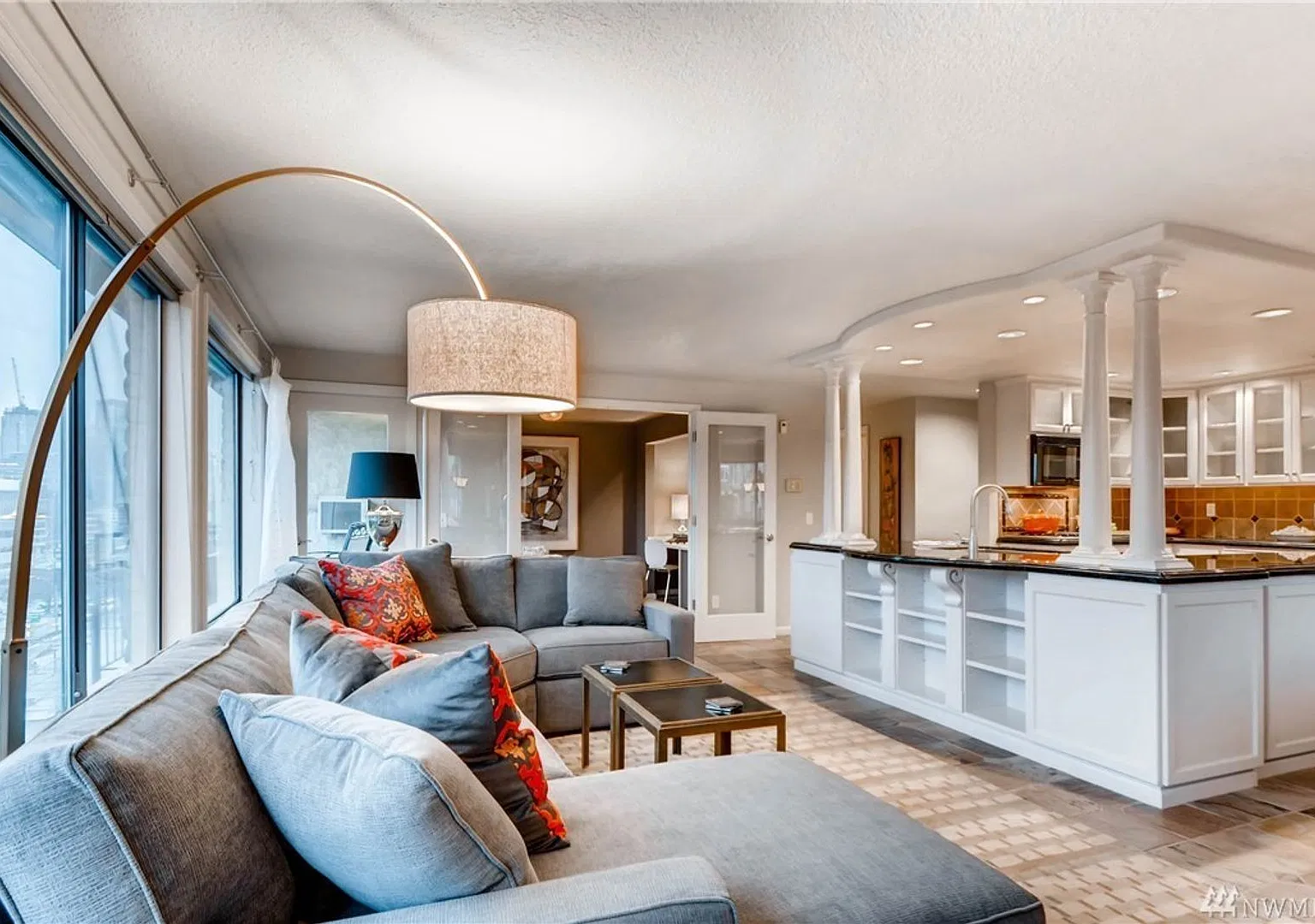 Bright & Spacious 2 bedroom 2 bath condo in Queen Anne! Available 11/27! — Photo 2