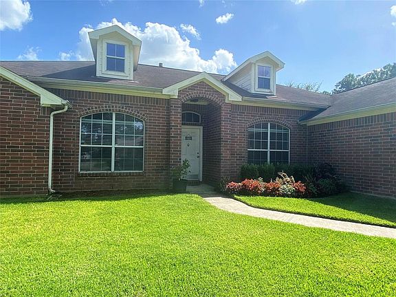 This home has great curb appeal!