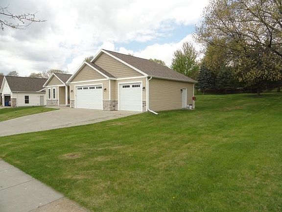 2nd image of 525 Eagle Ridge Ln