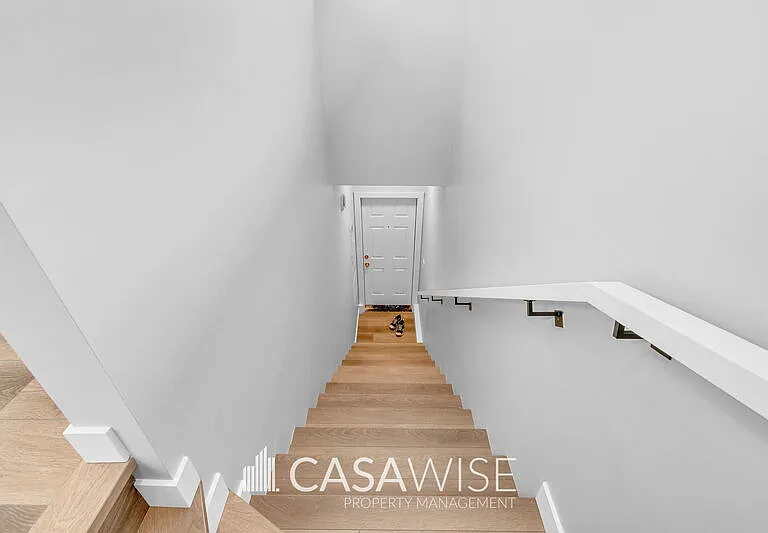1057G Berg Pl — Photo 7