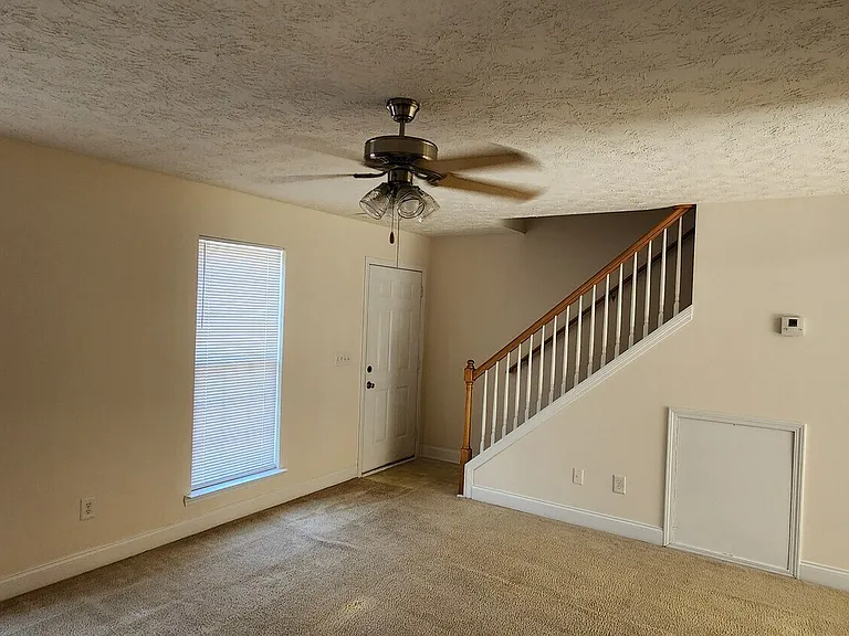 Hemingway Apartments — Photo 4