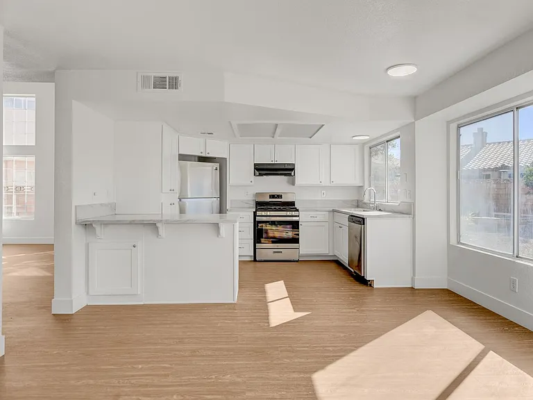 8005 Vision St — Photo 17