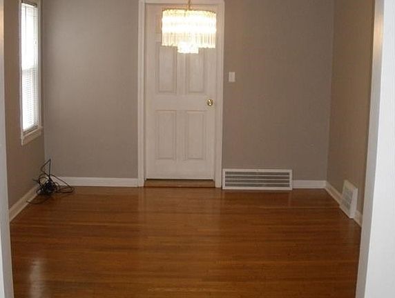 4th image of 16717 Laverne Ave