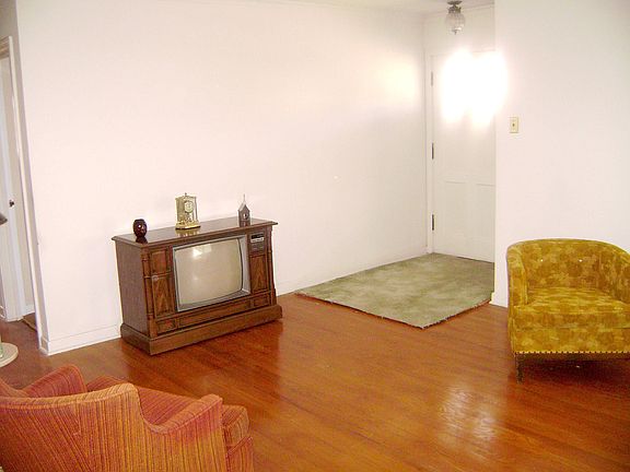 3rd image of 1826 Portsmouth Ave