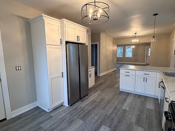 5th image of 5634 Genesee St Suite 1