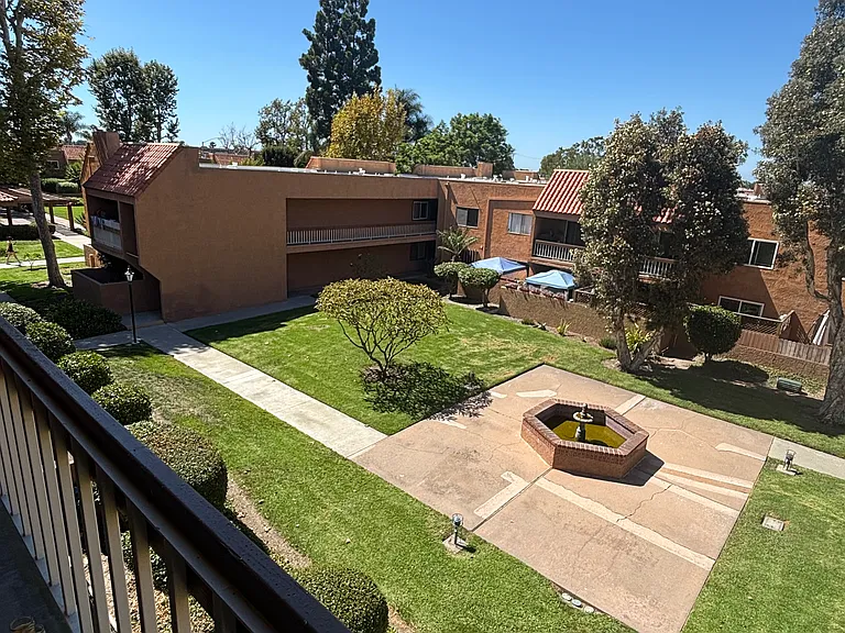 6600 Warner Ave — Photo 16