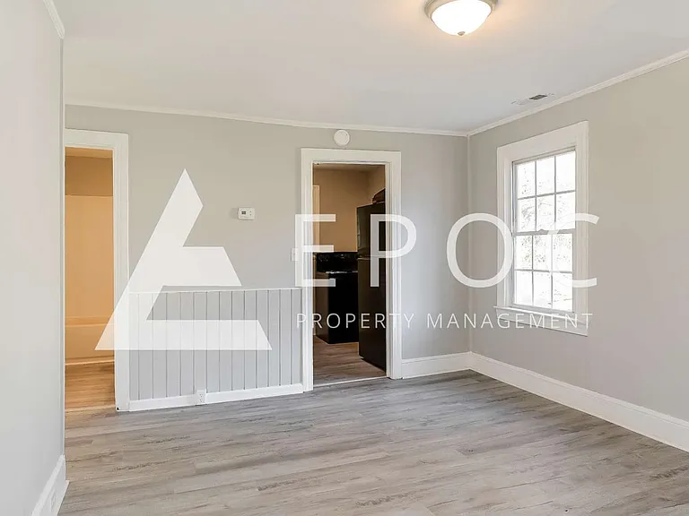909 Grant St — Photo 5