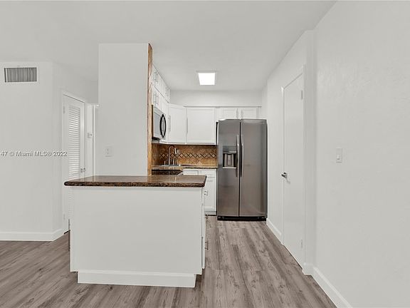 4th image of 8701 SW 141st St APT F1