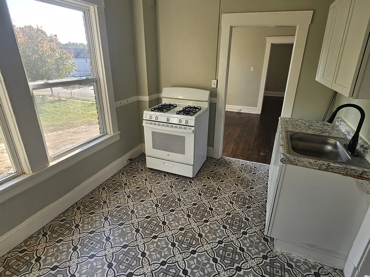 2 bed, $800 — Photo 3
