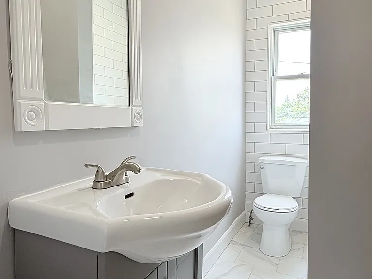2177-2181 Howard Ave #2177 — Photo 17