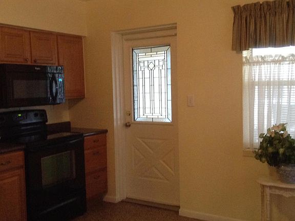 3rd image of 311 Holly Ln