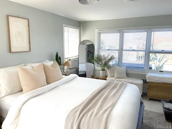 128 Roosevelt Blvd, Long Beach, NY 11561