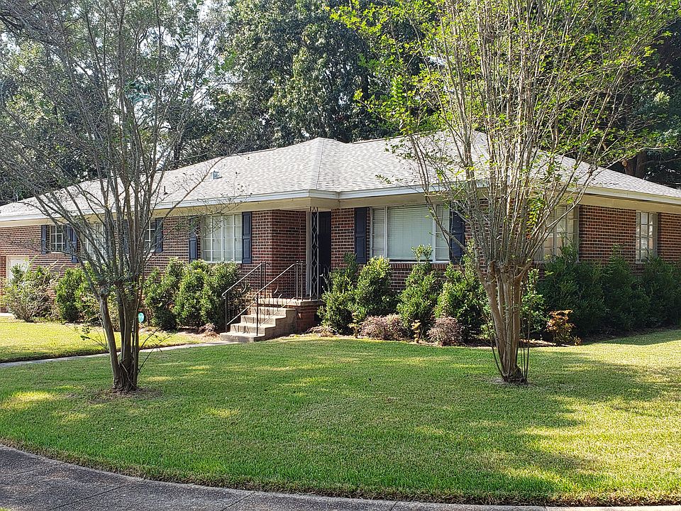 1st image of 250 Thornhill Dr