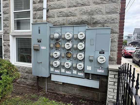 4th image of 240 Osborn St