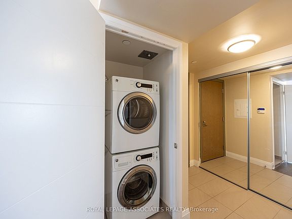 5th image of 18 Uptown Dr #1101