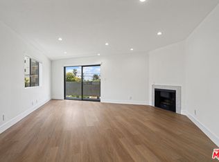 3939 Moore St #106, Los Angeles, CA 90066
