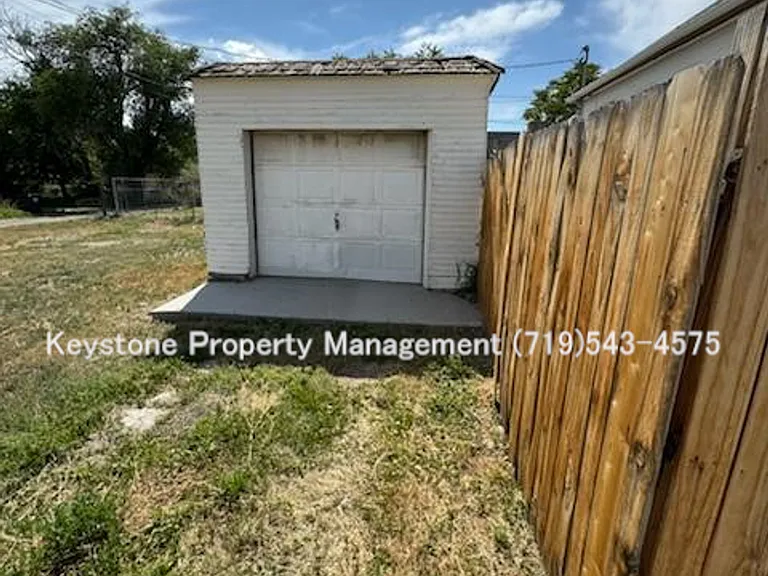 1102 W 16th St — Photo 14
