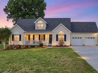 104 Churchill Downs Dr, Clayton, NC 27520