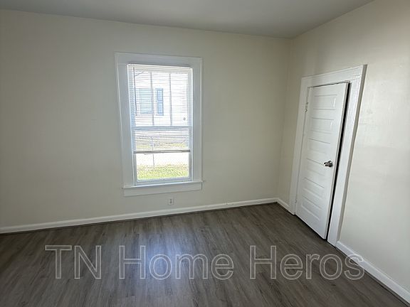 5th image of 2427 Seymour Ave
