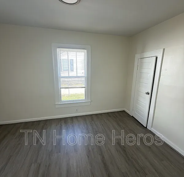 2427 Seymour Ave — Photo 5