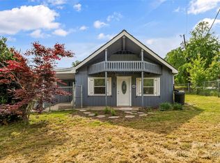 493 Dogwood Rd, Candler, NC 28715