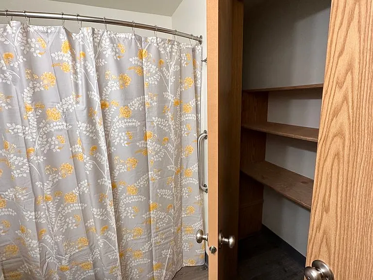 Willow Creek Apartments — Photo 13